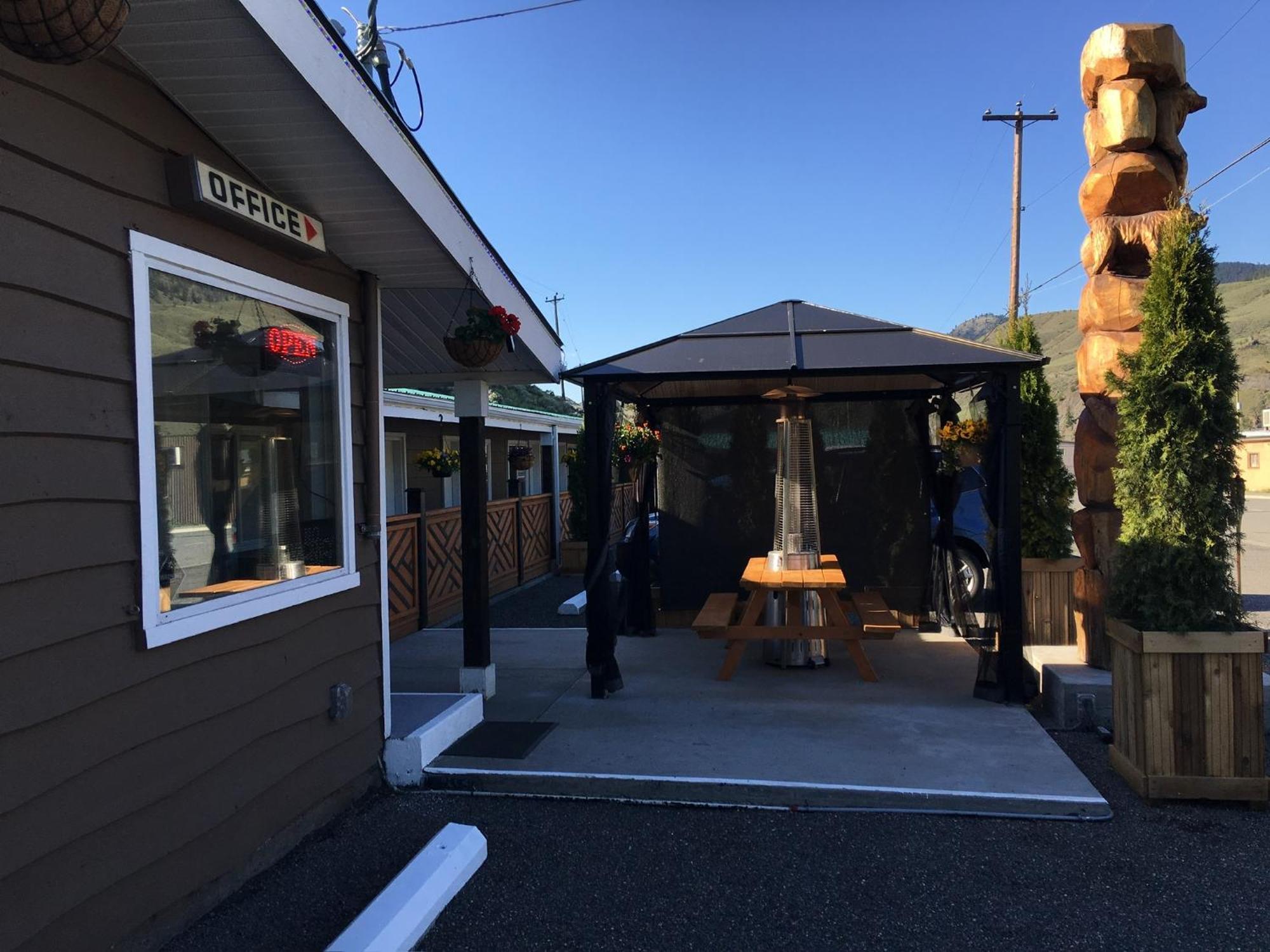 Sunset Motel Cache Creek Exterior photo