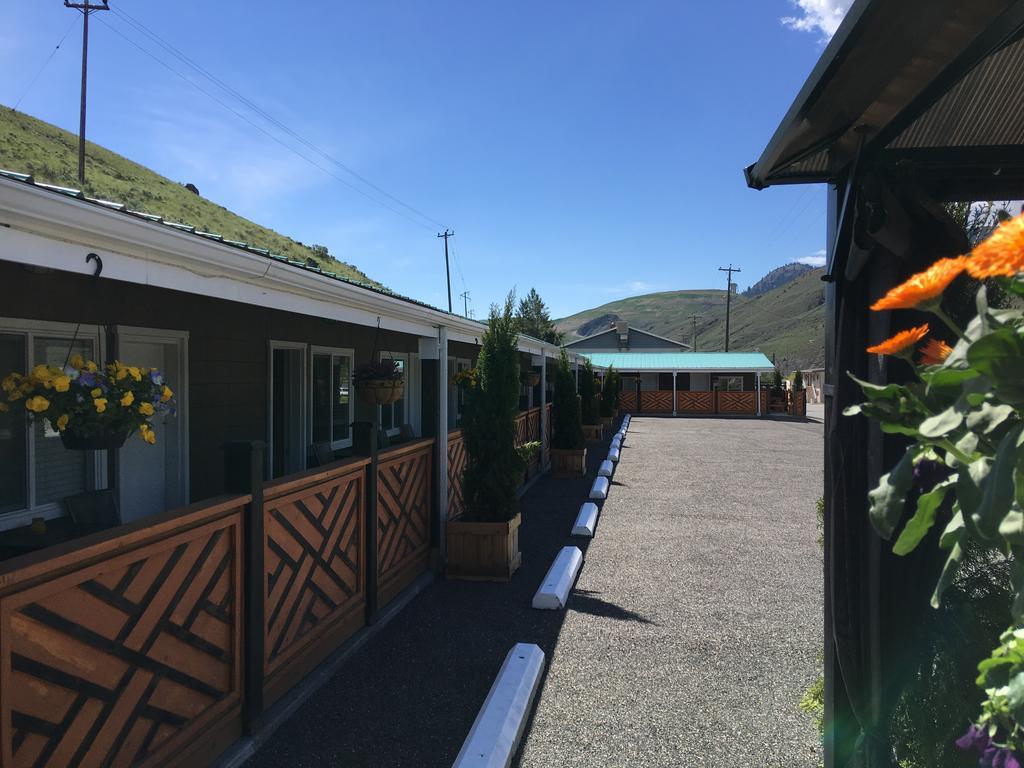 Sunset Motel Cache Creek Exterior photo